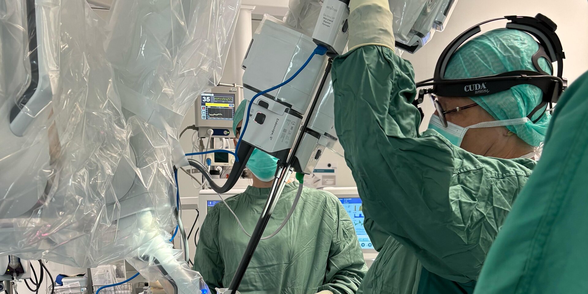 Foto: Gesundheit Burgenland HNO-Operation in der Klinik Oberwart mit dem neuen roboterassistierten Operationssystem