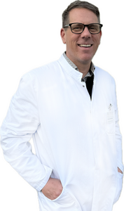 Doz. Dr. Martin Kaipel im weißen Arztkittel