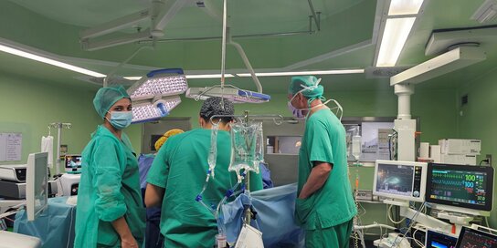 Ein OP-Team aus Kittsee operiert in einem Spital in Spanien