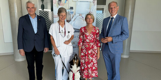 Gruppenfoto mit Hund