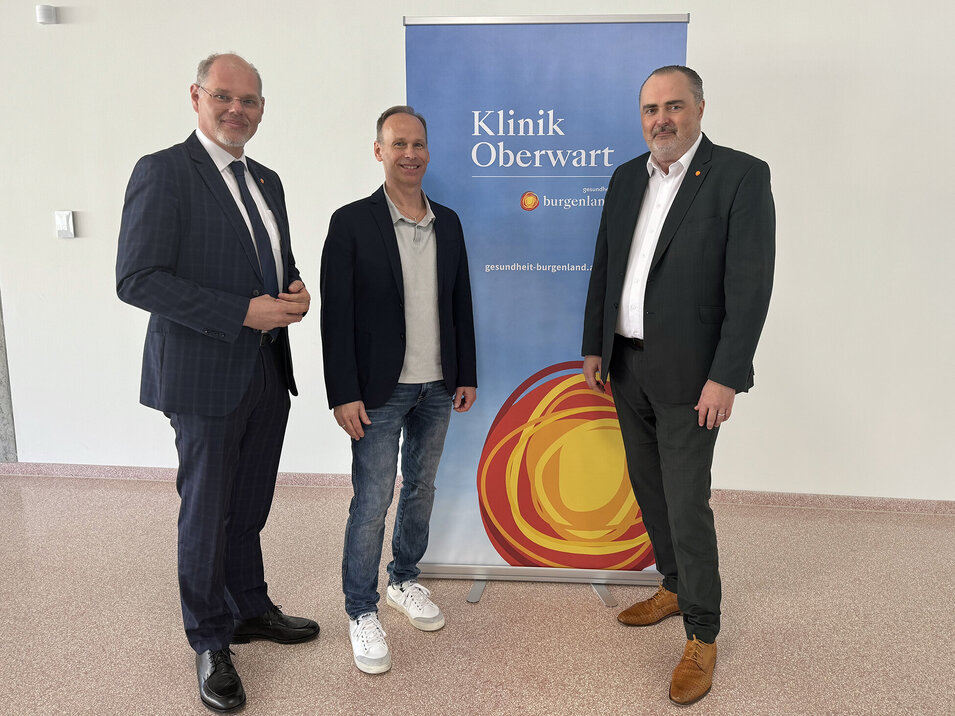 Foto: Gesundheit Burgenland Mag. Franz Öller, MBA, MPH (kaufmännischer Geschäftsführer der Gesundheit Burgenland), Keynote-Speaker Marcus Wadsak und Landeshauptmann Mag. Hans Peter Doskozil.