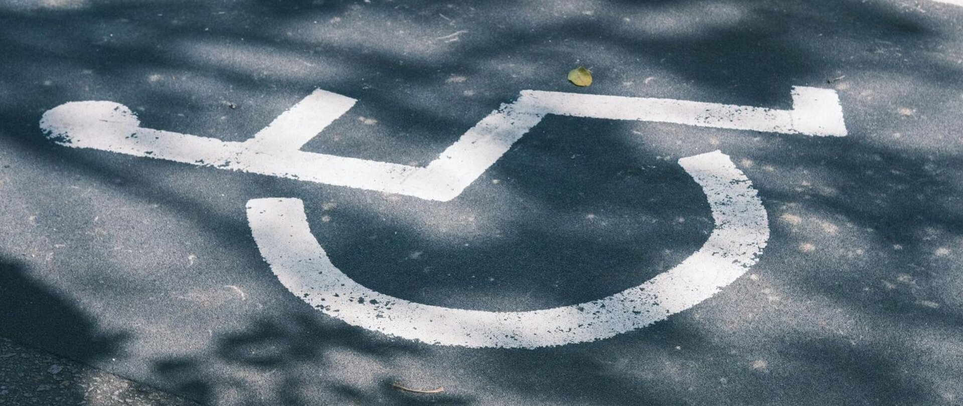 Foto: Gesundheit Burgenland/Canva Markierung Behindertenparkplatz