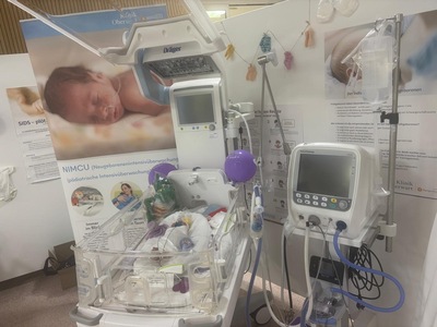 Blick in einen Behandlungsraum der Neonatologie