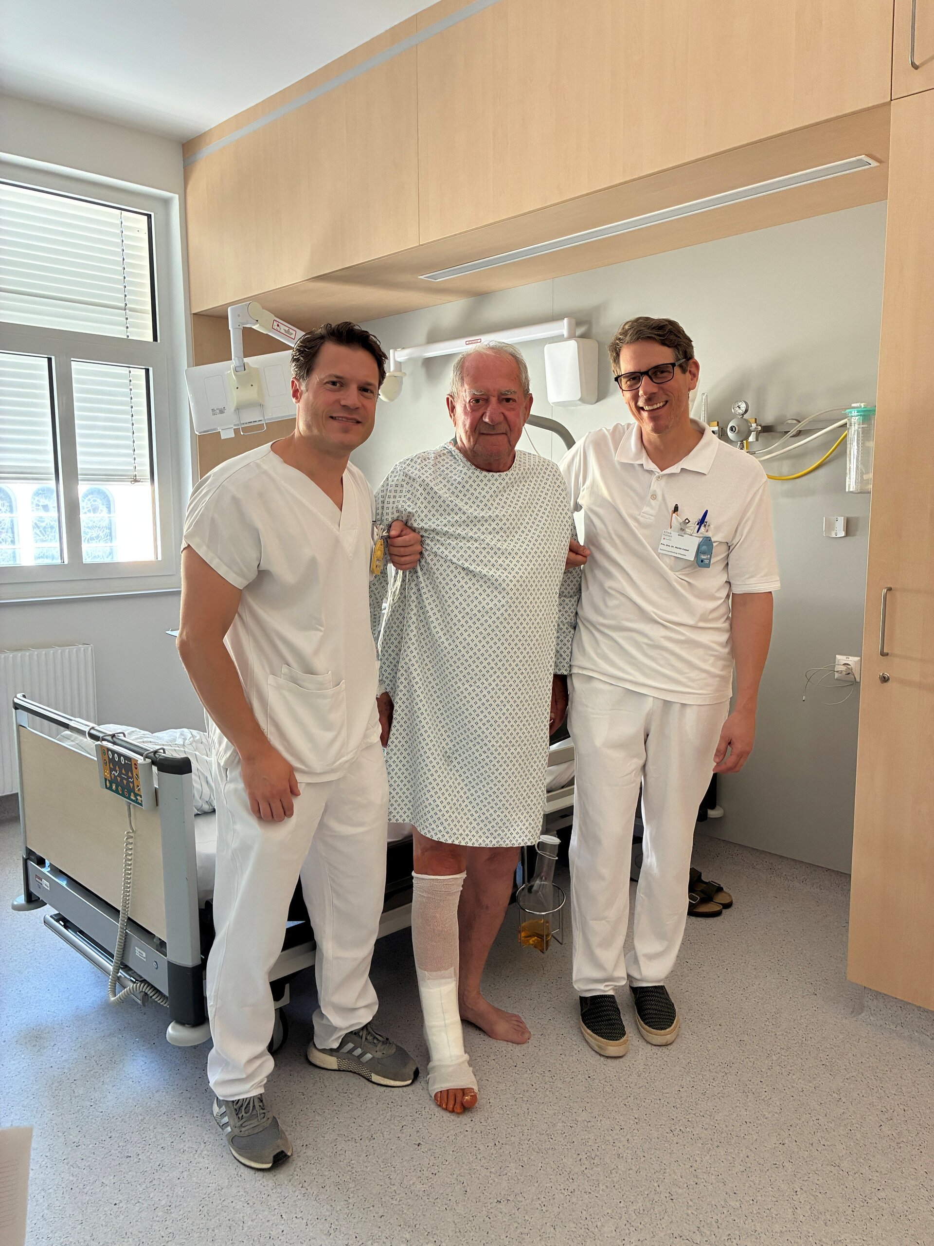 Ärtze-Team mit Patient 1