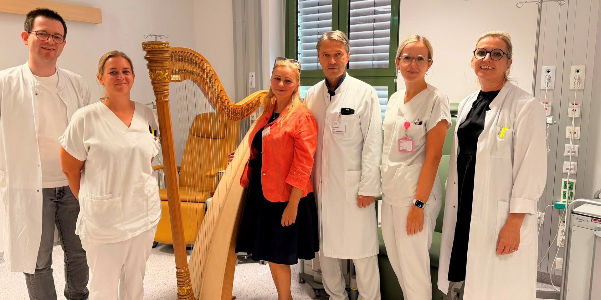 Foto: Gesundheit Burgenland/v.l.: Dr. Paul Gibiser, DGKP Sarah Resner-Radakovits, Aneta Pichler, ÄD Primar Erich Willhuber, Pflegerische Leitung BGZ DGKP Lisa Hallemann, Pflegedirektorin und interm. KD Bianca Puntigam