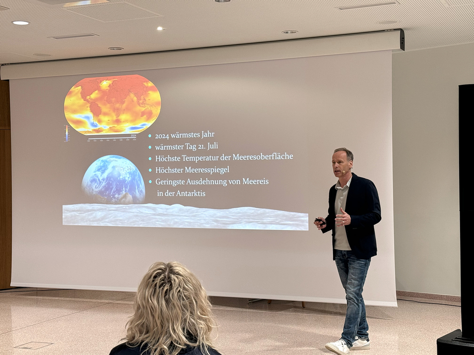 Foto: Gesundheit Burgenland Marcus Wadsak bei einem Vortrag in der Klinik Oberwart