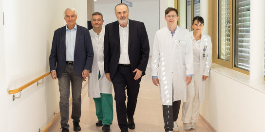 LH Doskozil und das Team der Herzchirurgie bzw. Herz-Abteilung in Oberwart