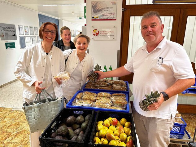 Foto: Gesundheit Burgenland Vier Personen an einer Smoothie-Bar
