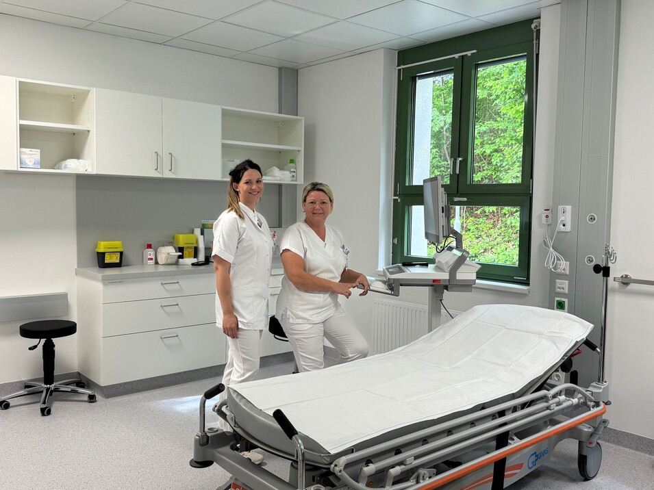 Zwei Personen bei der Eröffnung der neuen ZAE in Güssing