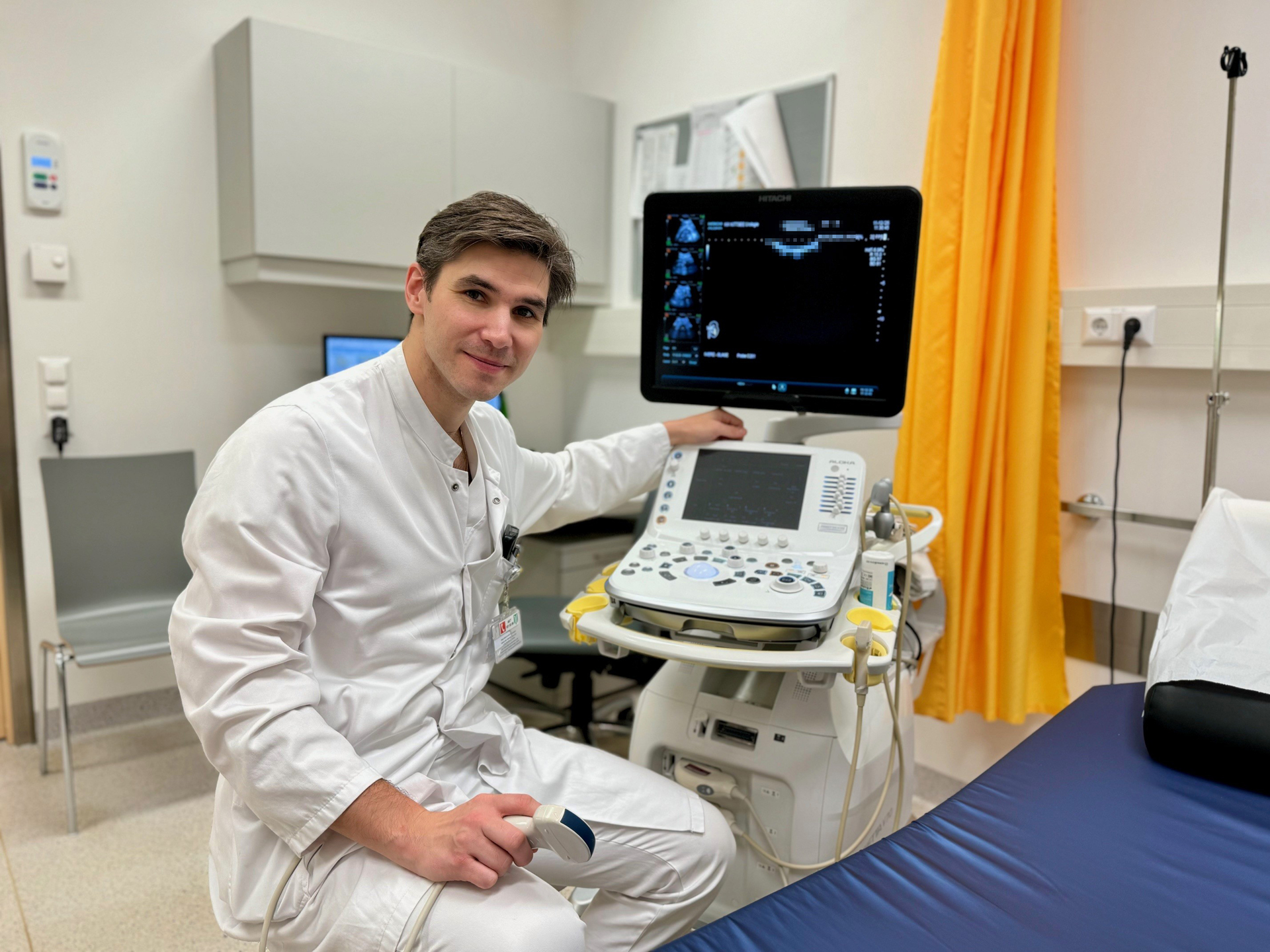 Dr. Sommer im Behandlungsraum