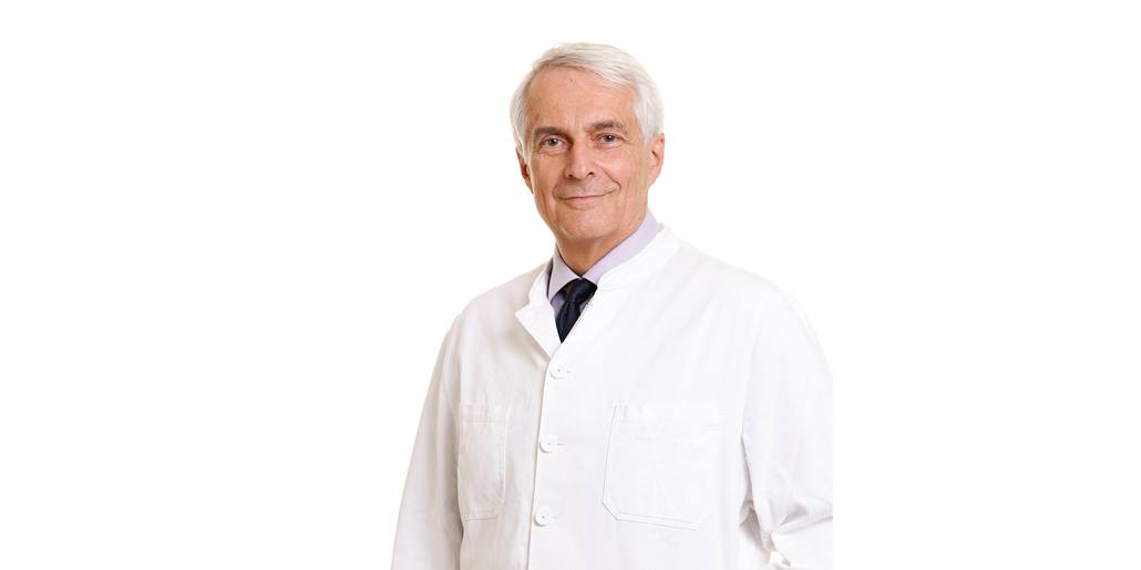 Foto: Gesundheit Burgenland/Erwin Muik Univ.-Prof. Dr. Stephan Kriwanek im weißen Arztkittel