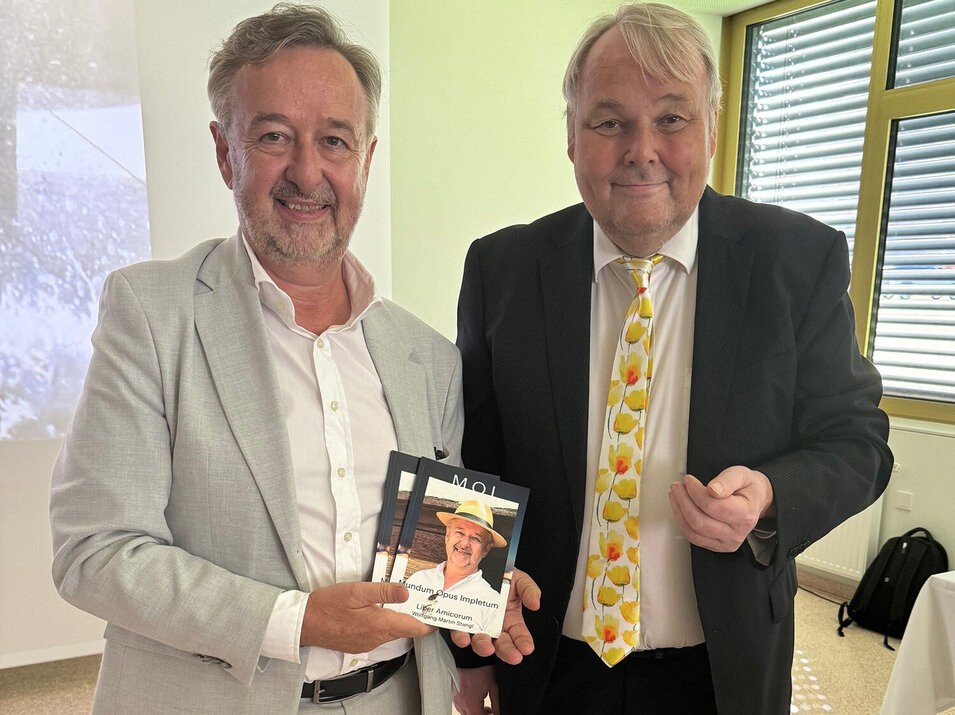 Übergabe Festschrift