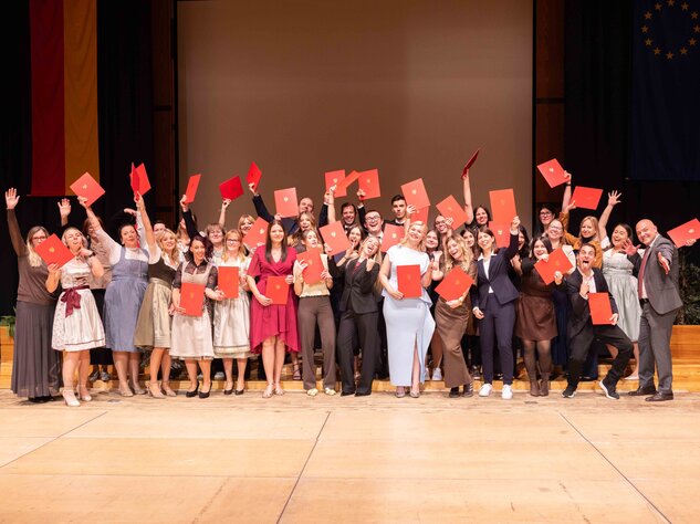 Gruppenbild anlässlich der Diplomverleihung in Oberschützen