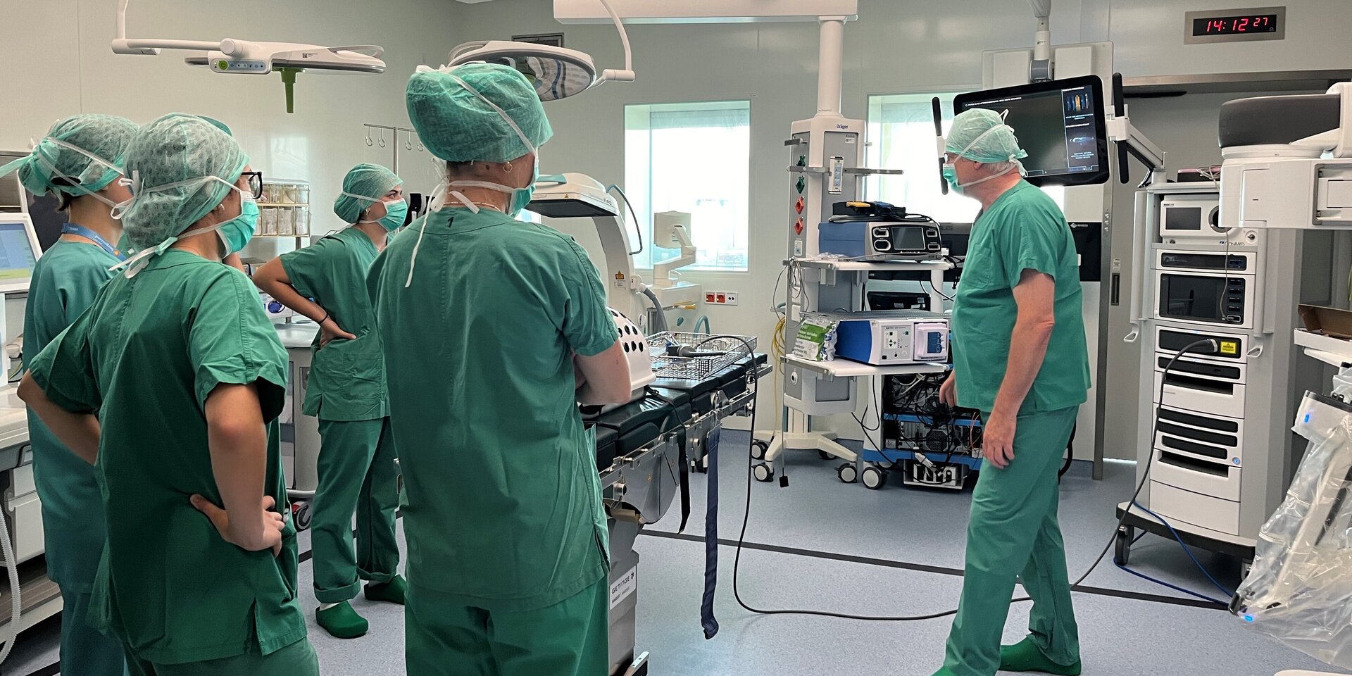 Foto: Gesundheit Burgenland Mehrere Personen in einem OP in OP-Kleidung