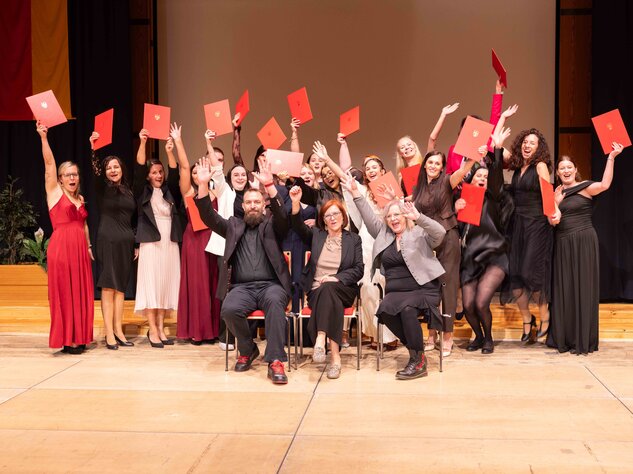 Gruppenbild anlässlich der Diplomverleihung in Oberschützen