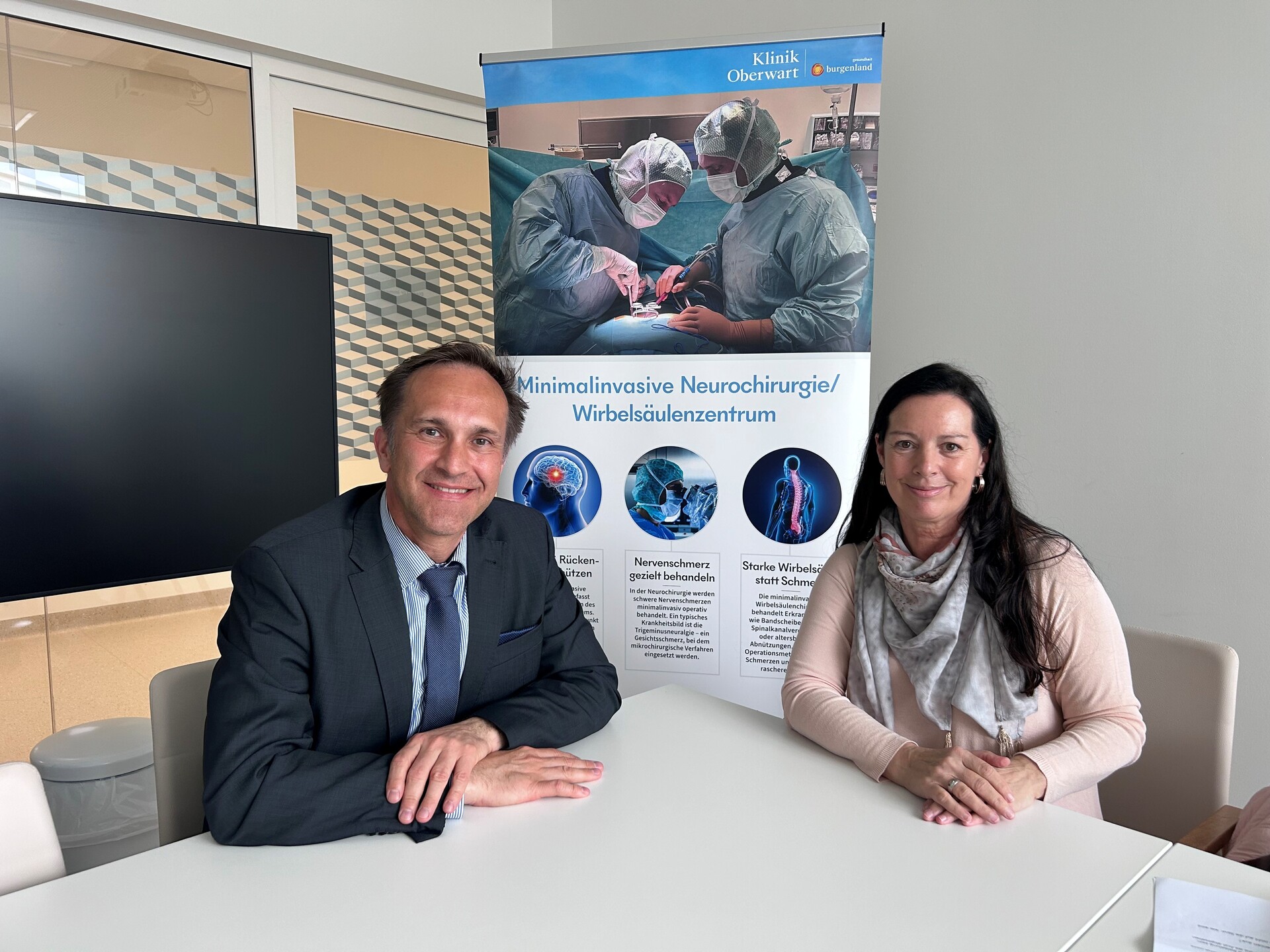 Prim. Prof. Prof. h. c. Dr. Dr. med. Günther C. Feigl mit ORF-Redakteurin Nicole Aigner