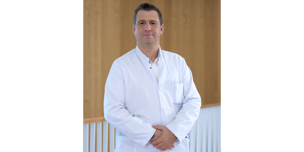 Foto: Gesundheit Burgenland/Messenbäck Primarius Martin Pichler in der Magistrale der Klinik Oberwart