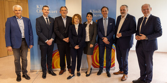 Gruppenfoto mit LH, GF und dem medizinischen Personal