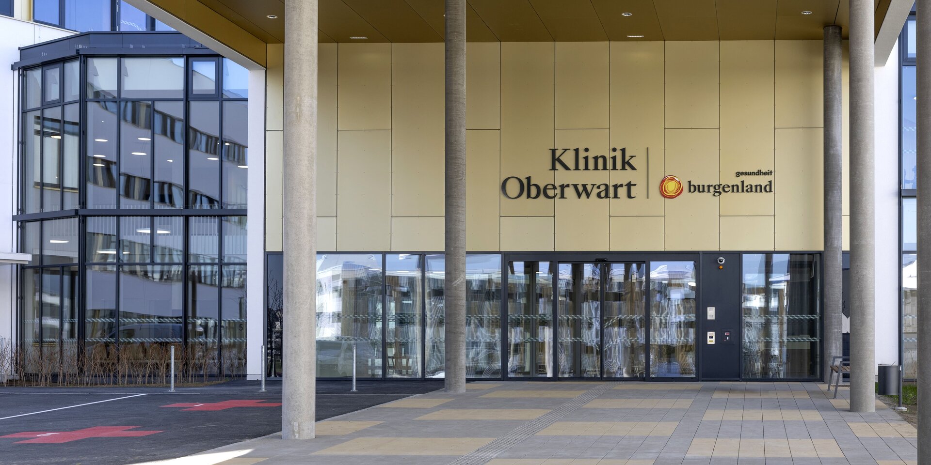 Foto: Gesundheit Burgenland/Muik Eingang der Klinik Oberwart