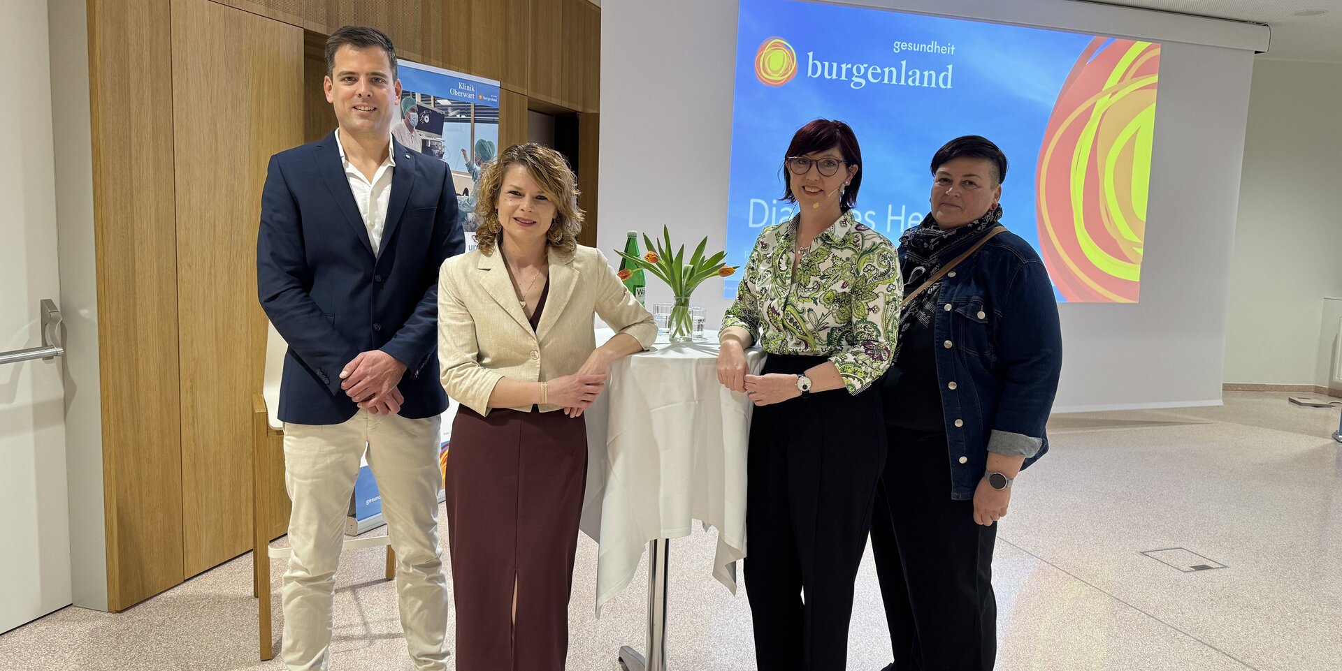 Foto: Gesundheit Burgenland OA Dr. Stephan Keszei, Primaria Dr.in Birgit Janisch, Ltg. Abteilung für Gastroenterologie und Hepatologie, DGKP Christine Drobits, Diabetesberaterin, DGKP Sonja Binter, Ltg. Termin-Ambulanzen