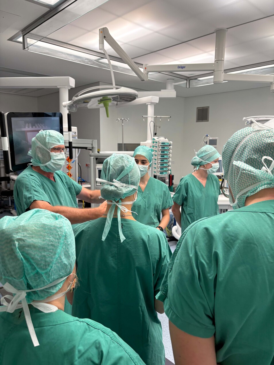 Foto: Gesundheit Burgenland Mehrere Personen in einem OP-Saal
