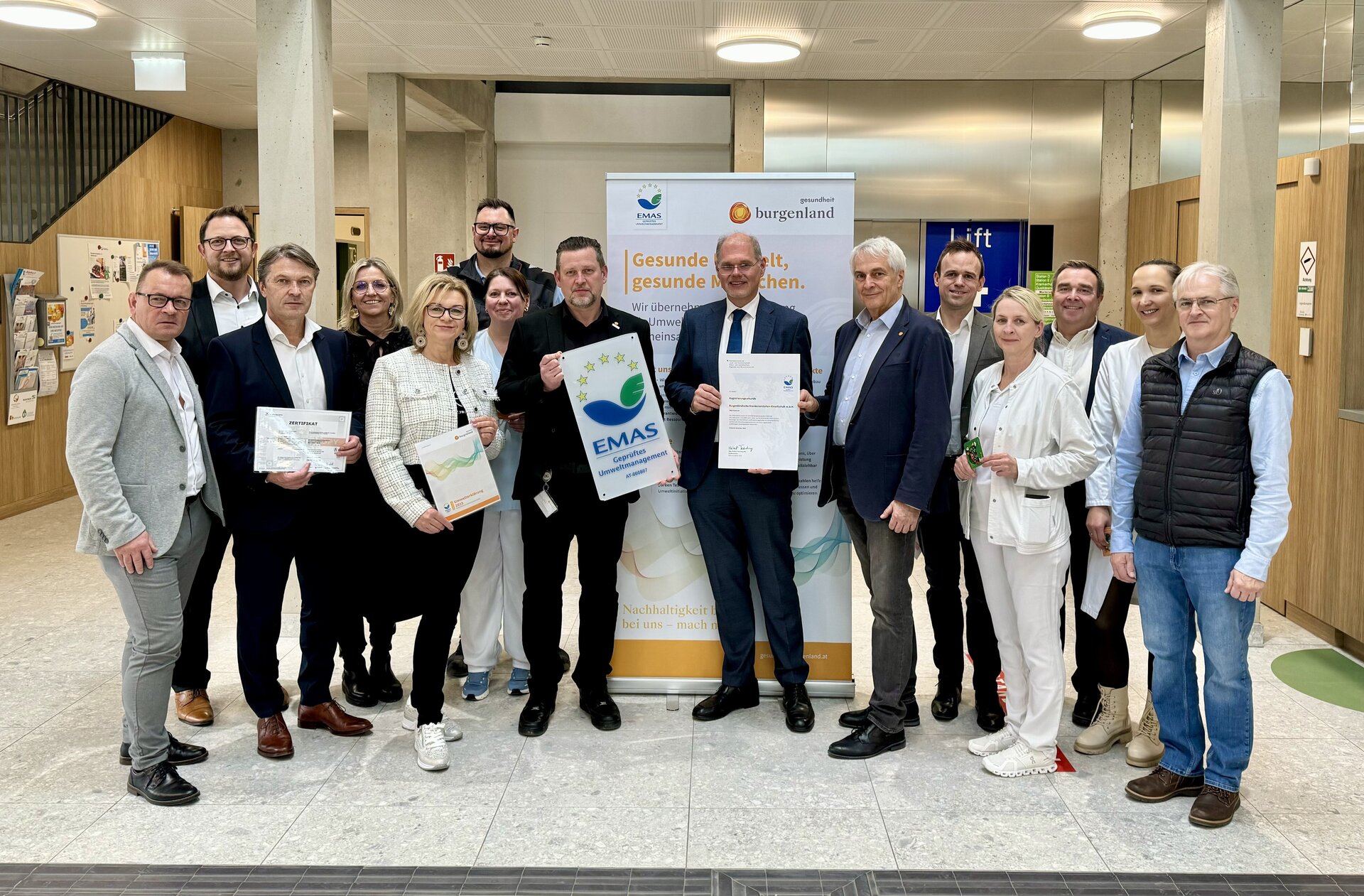 Foto: Gesundheit Burgenland Gruppenfoto mit GF, KoFü und Green Team