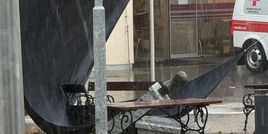 Schäden vor der Klinik Kittsee nach einem Unwetter