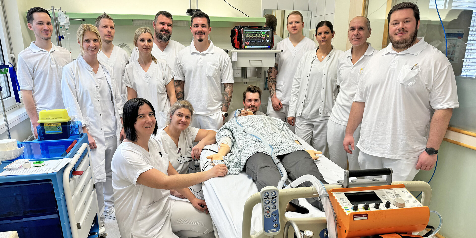 Foto: Gesundheit Burgenland Eine Gruppe von Menschen im Krankenhaussetting