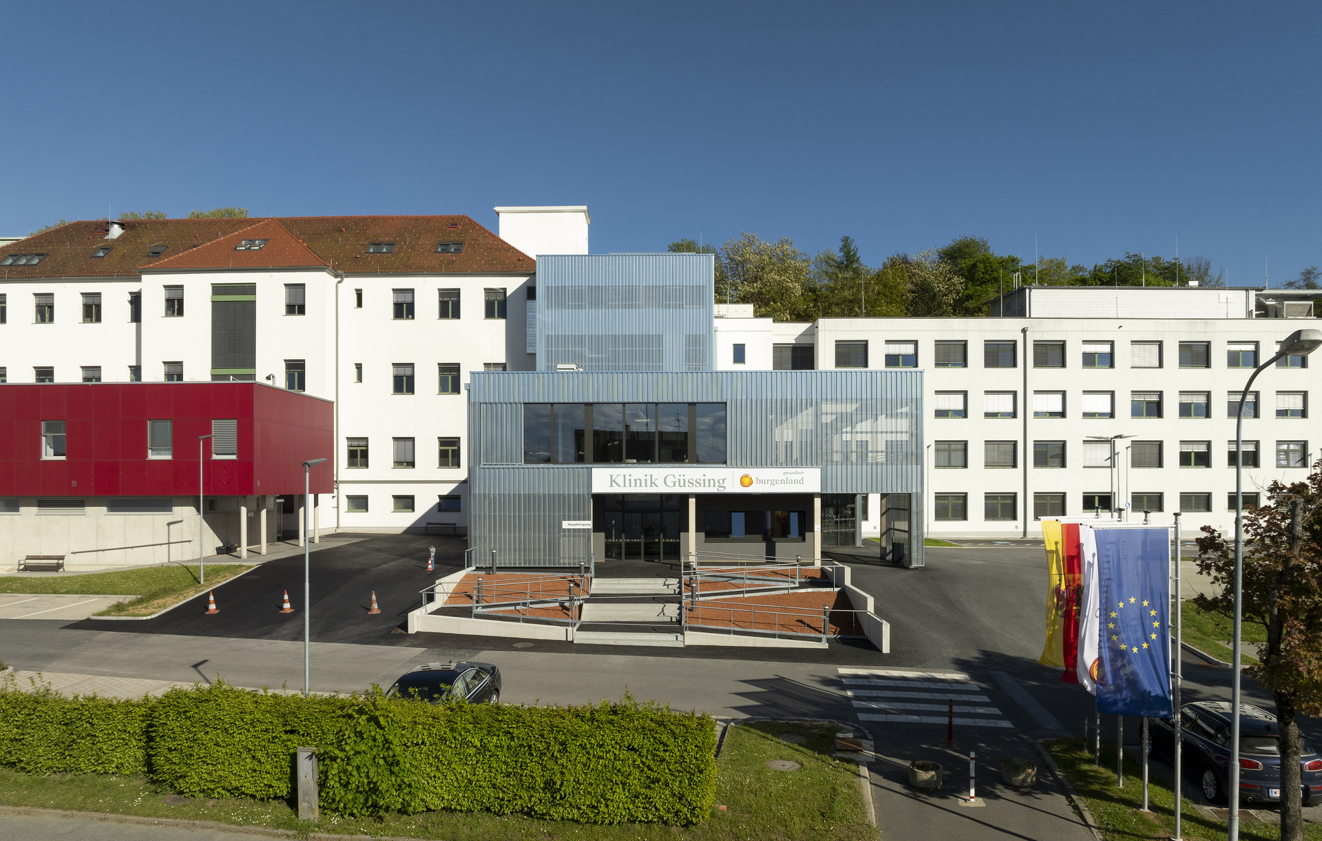 Klinik Güssing Gebäude außen/Haupteingang