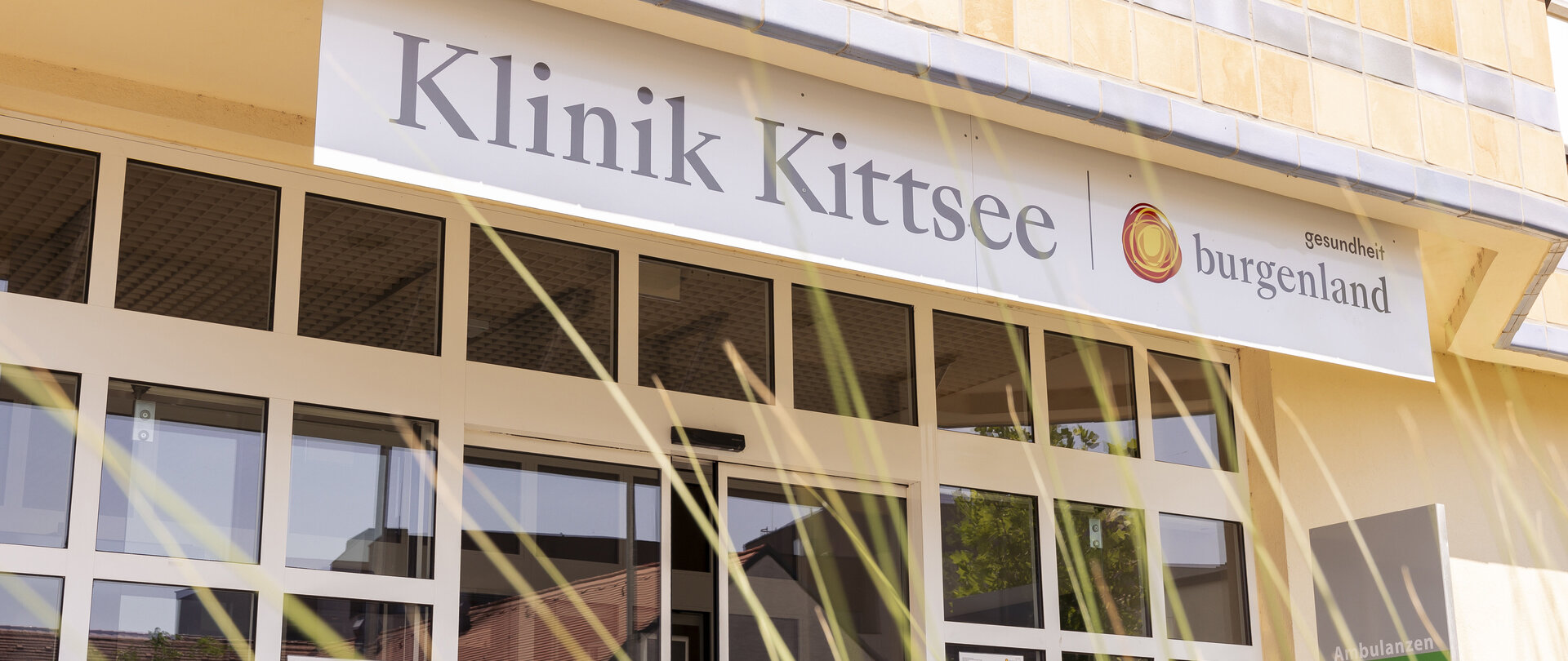 Der Eingang der Klinik Kittsee