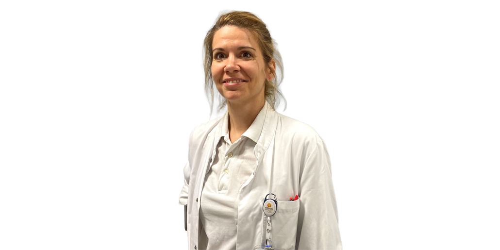 Oberärztin Dr.in Linda Varady im weißen Kittel