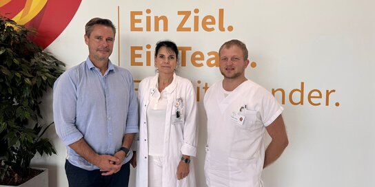 V.l.: Andreas Leitner (Geschäftsführer Reduce Gesundheitsresort) mit Dr.in Veronika Matzi (Ärztliche Direktorin der Klinik Oberwart) und Dr. Engelbert Jeindl