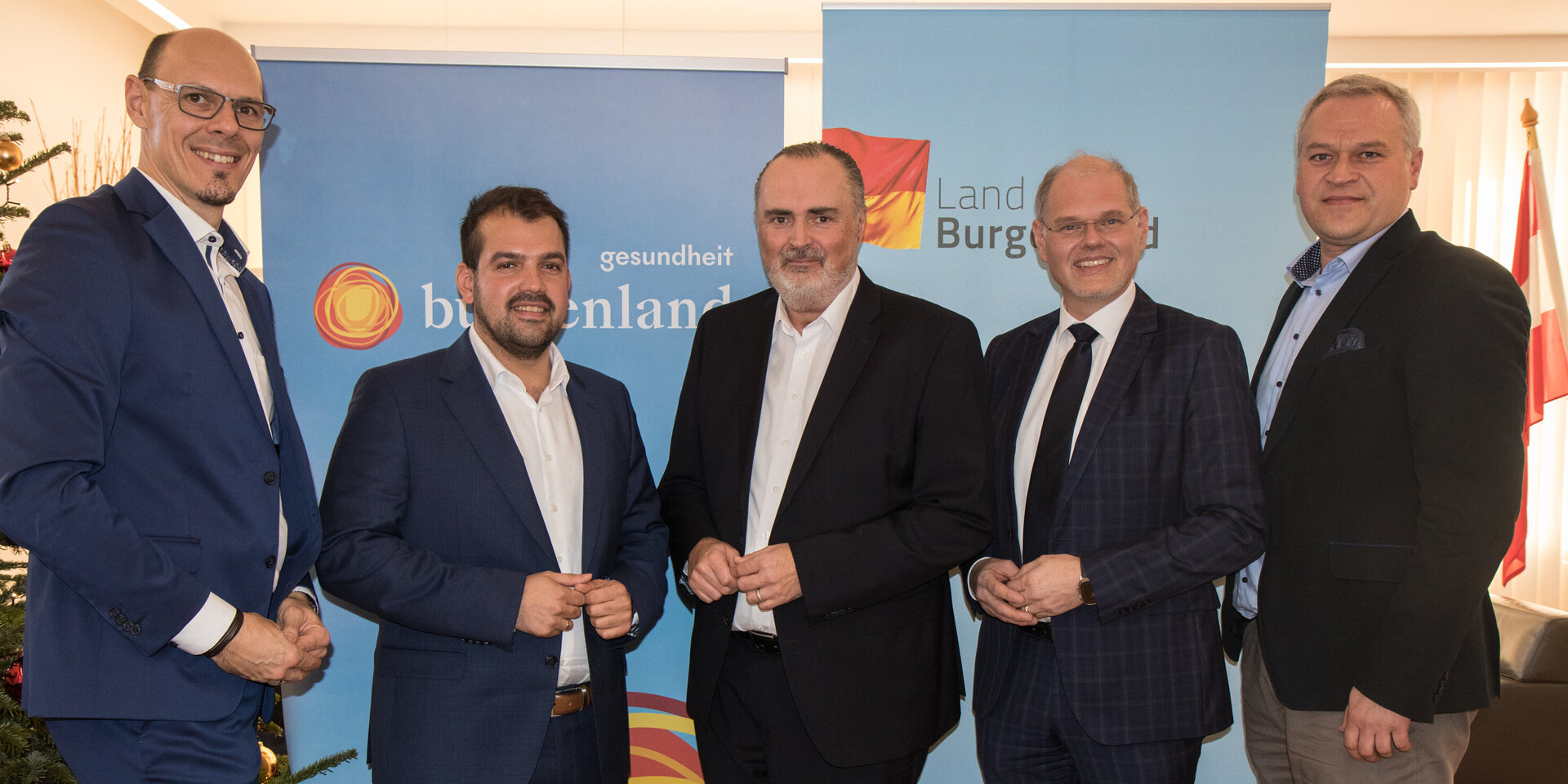 Foto: Landesmedienservice Burgenland Im Bild v.l.: Mag. (FH) DI Josef Strohmaier (Projektmanager Klinik Gols); Kilian Brandstätter, Bürgermeister Gols; Landeshauptmann Mag. Hans Peter Doskozil, Aufsichtsratsvorsitzender der Gesundheit Burgenland; Mag. Franz Öller, MBA, MPH, kaufmännischer Geschäftsführer der Gesundheit Burgenland; BM Ing. Christian Hofstädter (Projektmanager Klinik Gols)