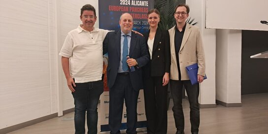 v.l.: Primarius Dr. Andrzej Sebastian Gasz, Professor Jose Manuel Ramia-Angel, Assistenzärztin Dr. Sofia Holzerová, Facharzt Dr. Lazo Ilić