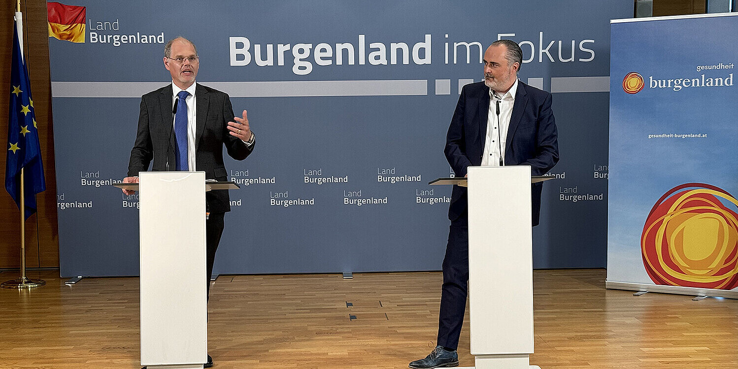 Im Bild: Der kaufmännische Geschäftsführer der Gesundheit Burgenland, Mag. Franz Öller, MBA, MPH und Landeshauptmann Mag. Hans Peter Doskozil bei der Pressekonferenz zur Lehrlingsoffensive im Kulturzentrum in Eisenstadt.