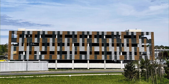 Im Bild: Das Parkhaus neben der Klinik Oberwart