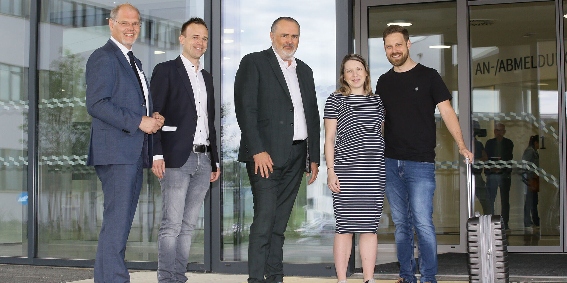Im Bild: Landeshauptmann Hans Peter Doskozil wünschte Christina und Dominik Kainz aus Großpetersdorf im Beisein von Franz Öller (Kaufmännischer Geschäftsführer der Gesundheit Burgenland) und Marc Seper (Kaufmännischer Direktor der Klinik Oberwart) alles Gute für die bevorstehende Entbindung.