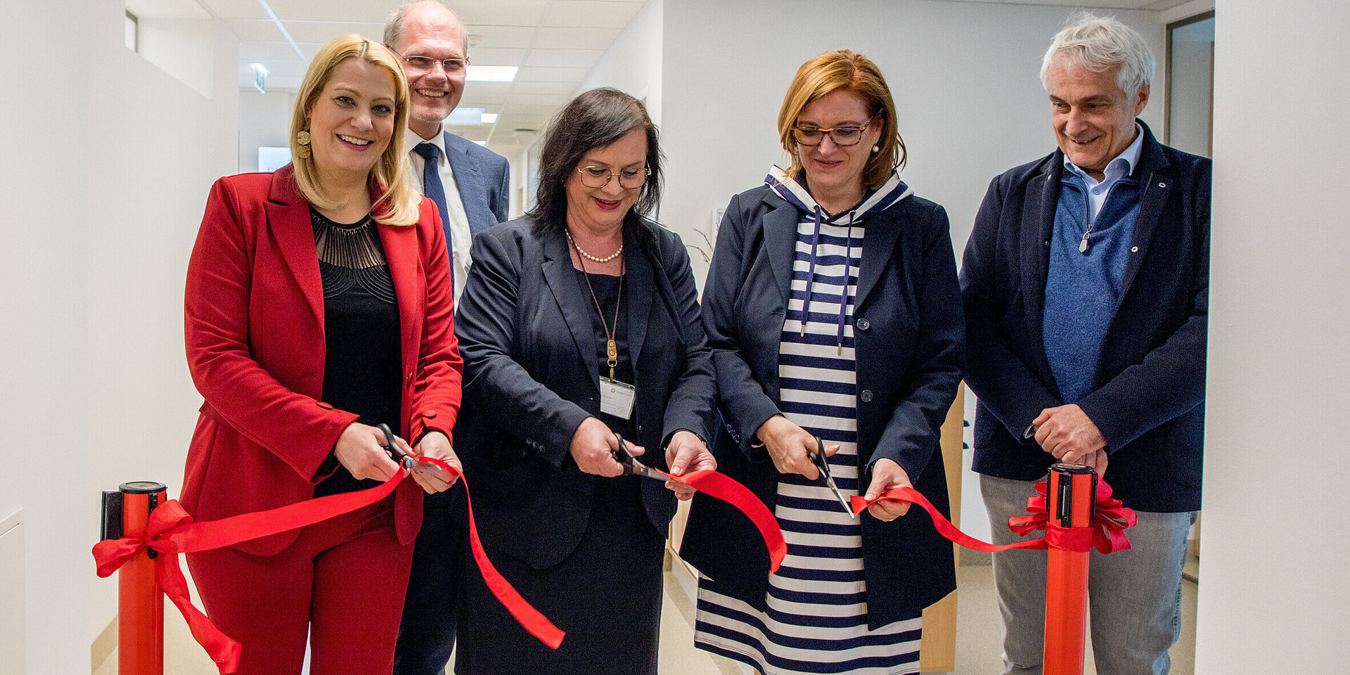 Foto v.l.: Landesrätin Daniela Winkler, Franz Öller (kaufmännischer Geschäftsführer Gesundheit Burgenland), Renate Waldherr (Standortleiterin Eisenstadt der Schule für allgemeine Gesundheits- und Krankenpflege Oberwart), Gabriele Ehrenhöfer (Direktorin der Schule für allgemeine Gesundheits- und Krankenpflege Oberwart und Expositur Eisenstadt) und Stephan Kriwanek (medizinischer Geschäftsführer Gesundheit Burgenland).