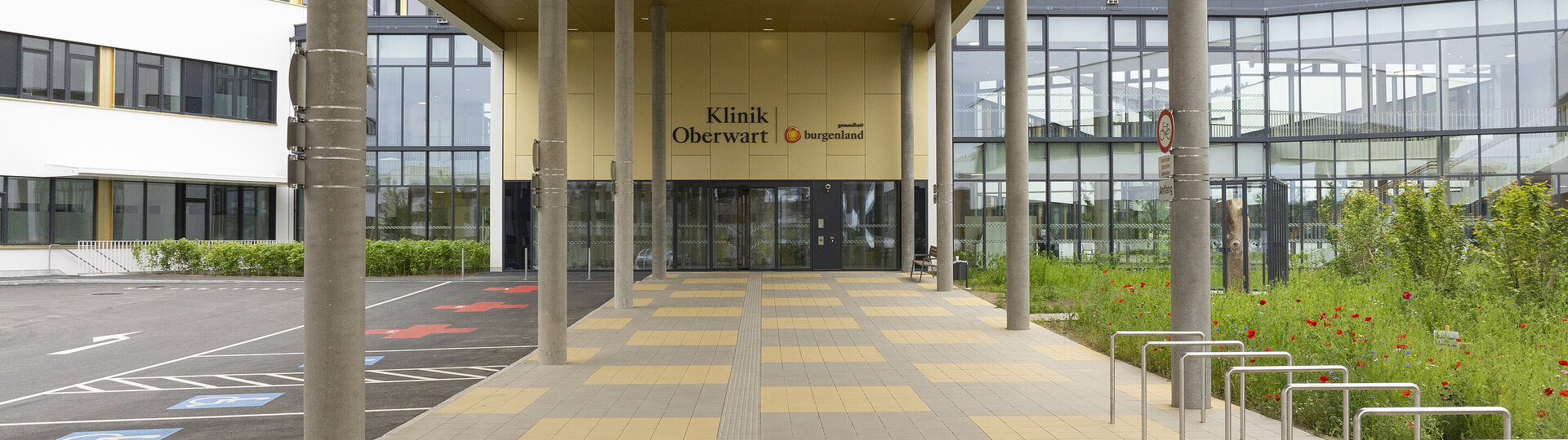 Foto: Erwin Muik Klinik Oberwart Gebäude Haupteingang