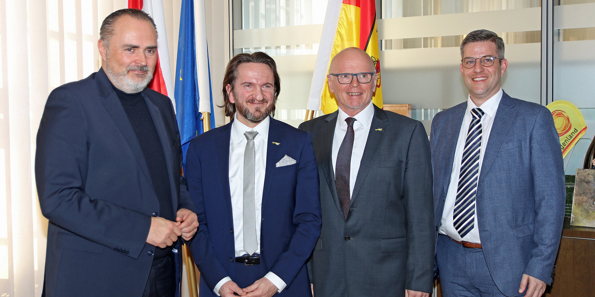 Im Bild: LH Hans Peter Doskozil mit Marco Trefanitz, kaufmännischer Geschäftsführer der ÖAMTC-Flugrettung, Reinhard Kraxner, operativer Geschäftsführer der ÖAMTC-Flugrettung und Alexander Heller, MSc, MBA, Vorstand der Abteilung 10, Gesundheit, im Amt der Burgenländischen Landesregierung (Archivbild)