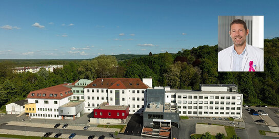 Zu sehen ist groß die Klinik Güssing, klein oben rechts ein Porträtfoto von OA D. Uranitsch