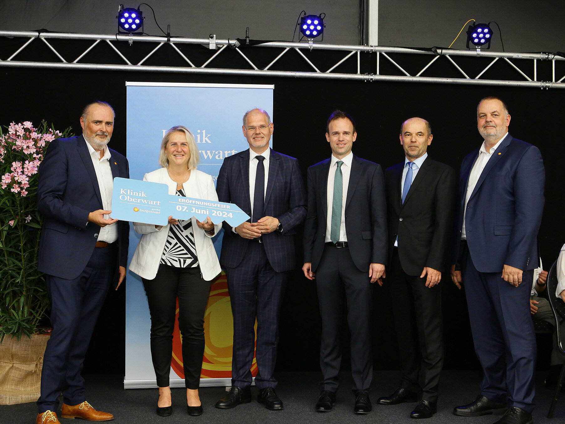 7. Juni 2024: Offizielle Eröffnung: Gruppenfoto: HLH Doskozil, Mag. Öller und gesamte Kollegiale Führung der Klinik Oberwart