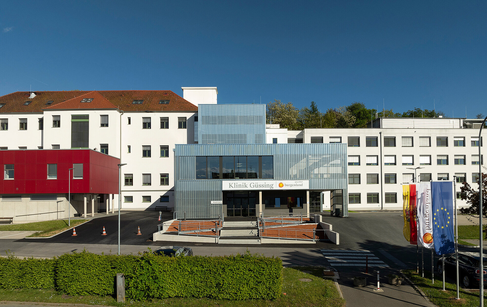 Klinik Güssing Gebäude außen/Haupteingang