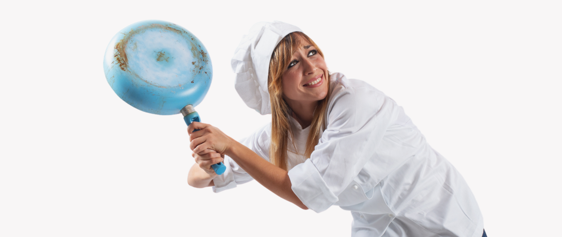 Lehrlingsausbildung Koch/Köchin (Köchin hält Pfanne wie Tennisschläger)