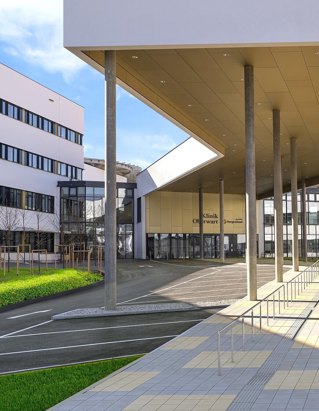 Neue Klinik Oberwart Gebäude außen/Haupteingang
