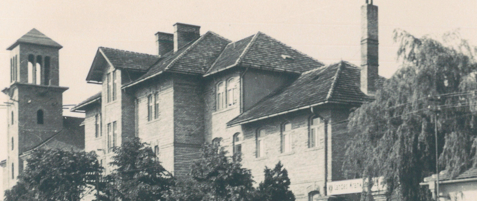 altes Bild schwarz/weiß: Klinik Kittsee früher